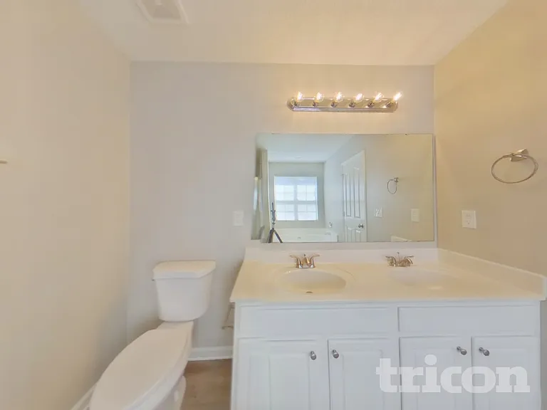 10527 Madison Park Dr — Photo 9
