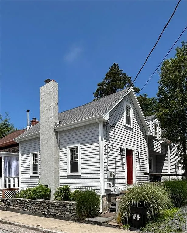 5 bed, 2.5 bath, 2060 sqft, $4,650 — Photo 1