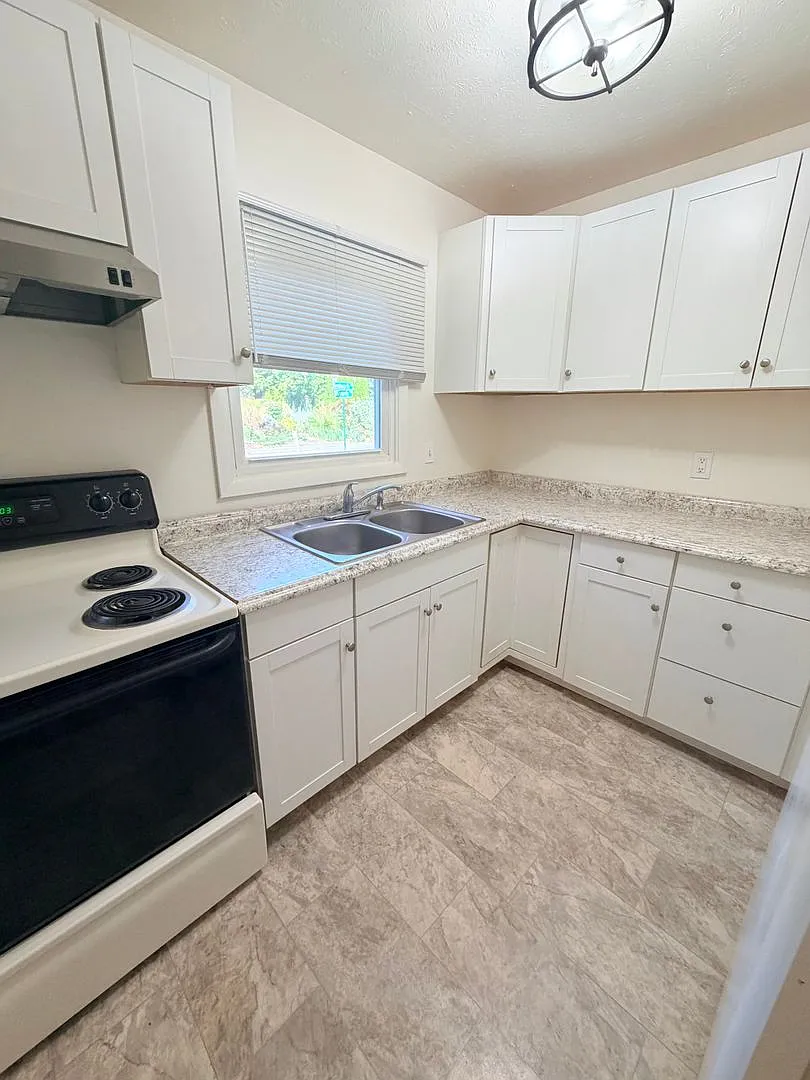 315 Kenilworth Rd — Photo 3
