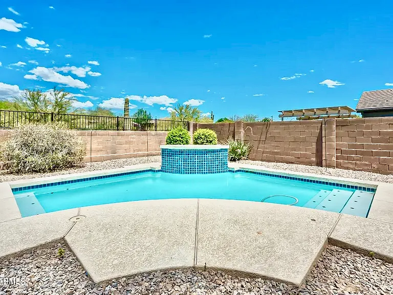 1682 W Ainsworth Dr — Photo 24