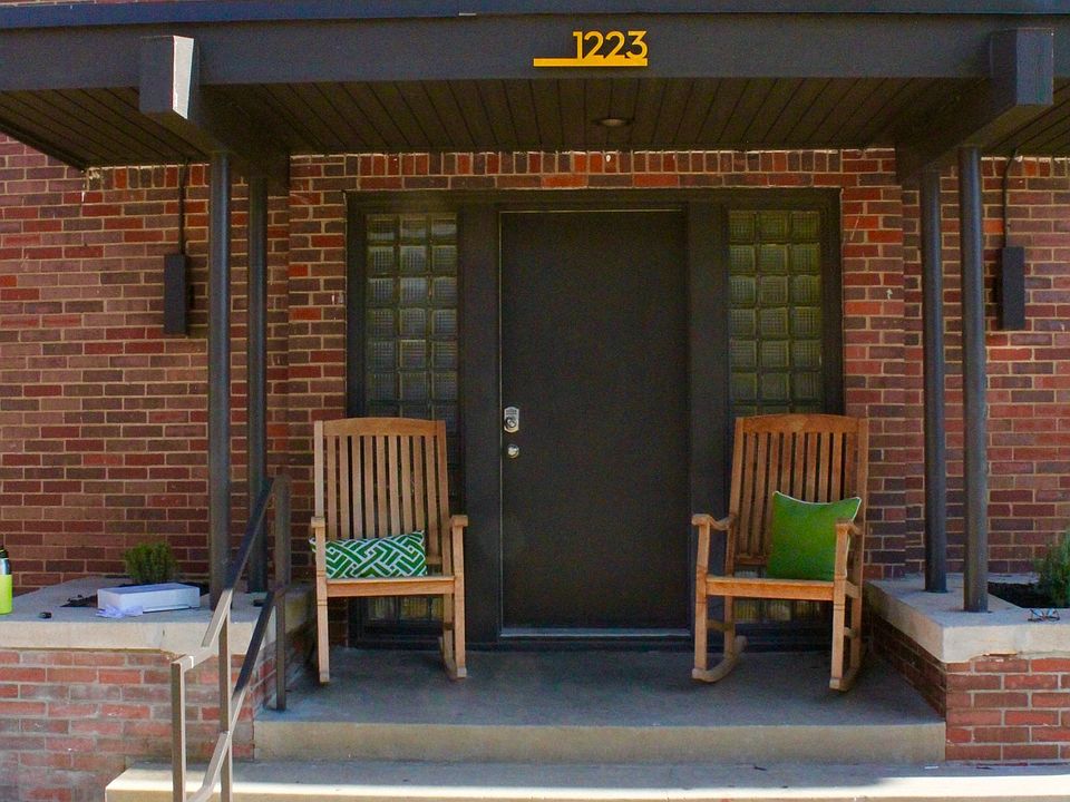 All apartments look onto courtyard