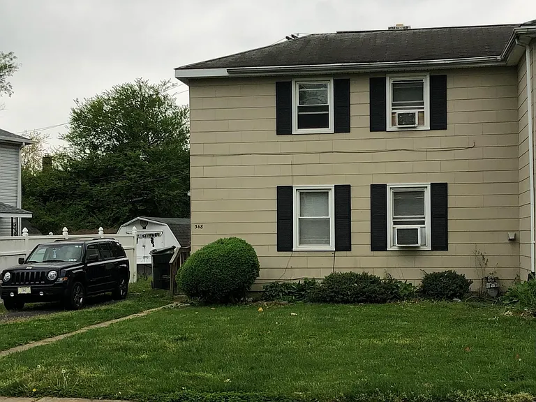 348-350 Delaware Cir — Photo 1