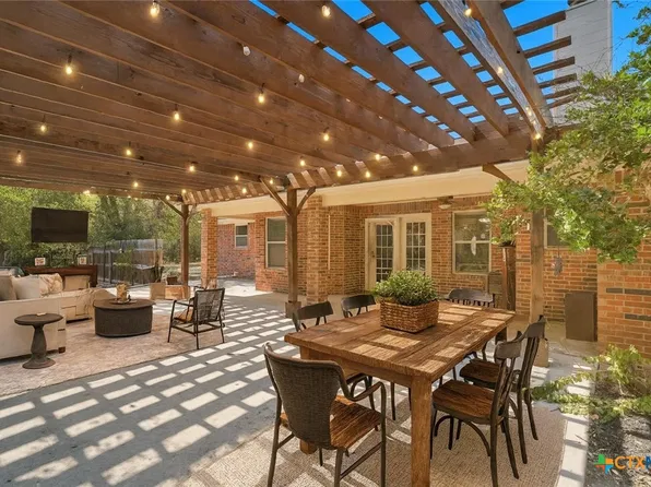 105 Tomahawk Trl, Seguin, TX 78155