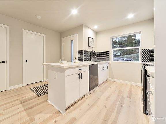 5th image of 2535 S I Street #B