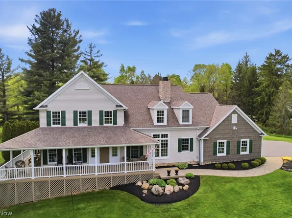 18130 Greatwood Ln, Chagrin Falls, OH 44023