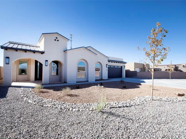 35 Confianza St, Los Alamos, NM 87544