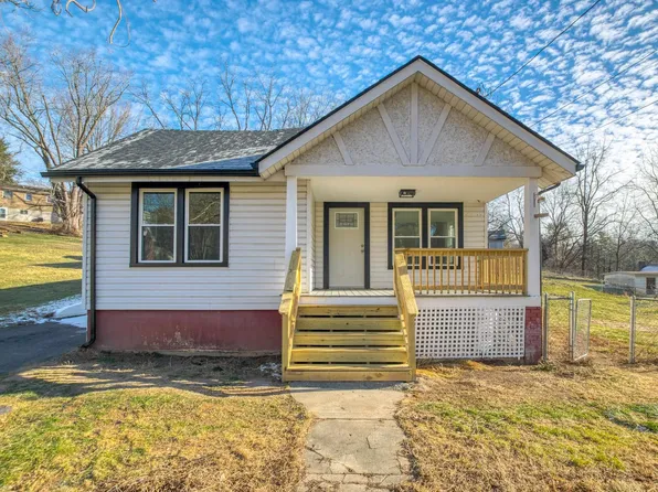 720 Gateway Dr, Pulaski, VA 24301