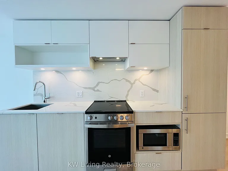 100 Queen St E #1716 — Photo 7