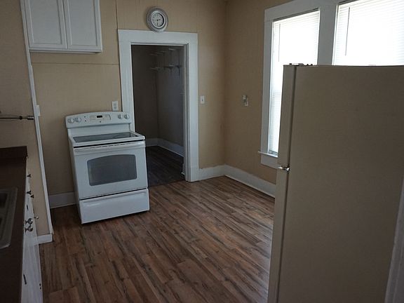 3rd image of 1621 Linden Ave