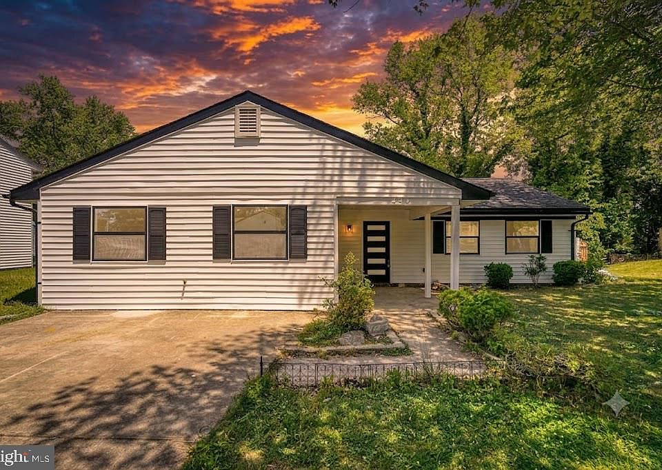 1st image of 2409 Mary Pl