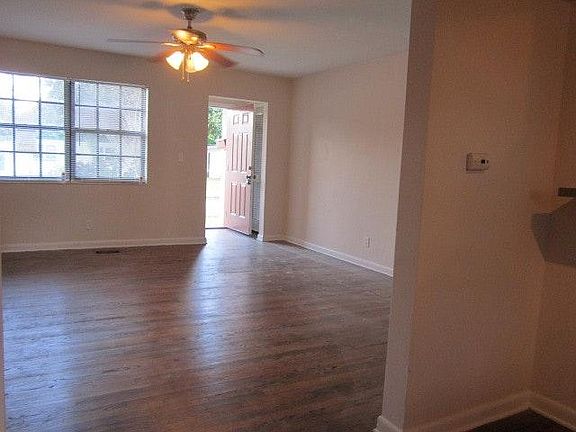 3rd image of 3114 Holly Berry Ln