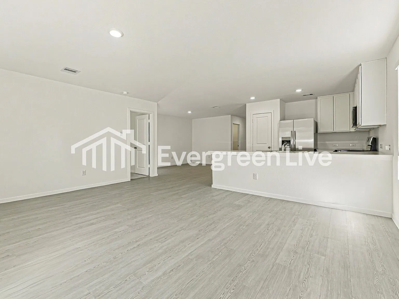 4 bed, 2.0 bath, 1707 sqft, $1,595 — Photo 3