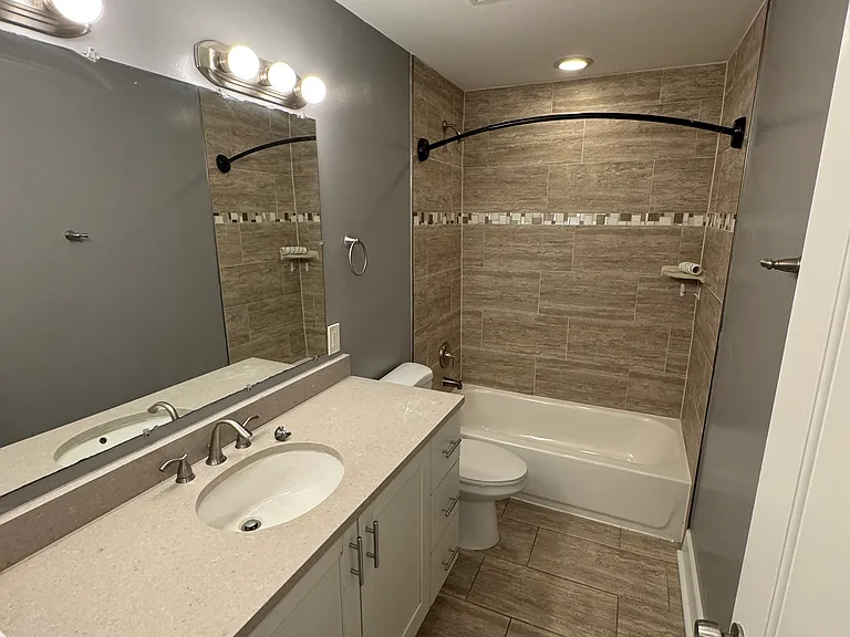 1519 N Broadway — Photo 8