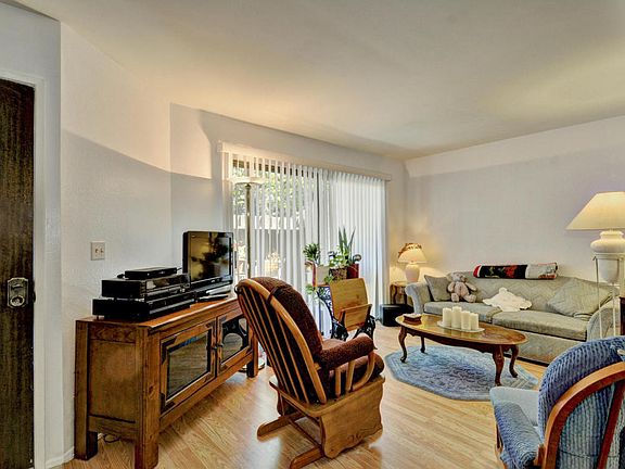 5th image of 2044 Los Feliz Dr