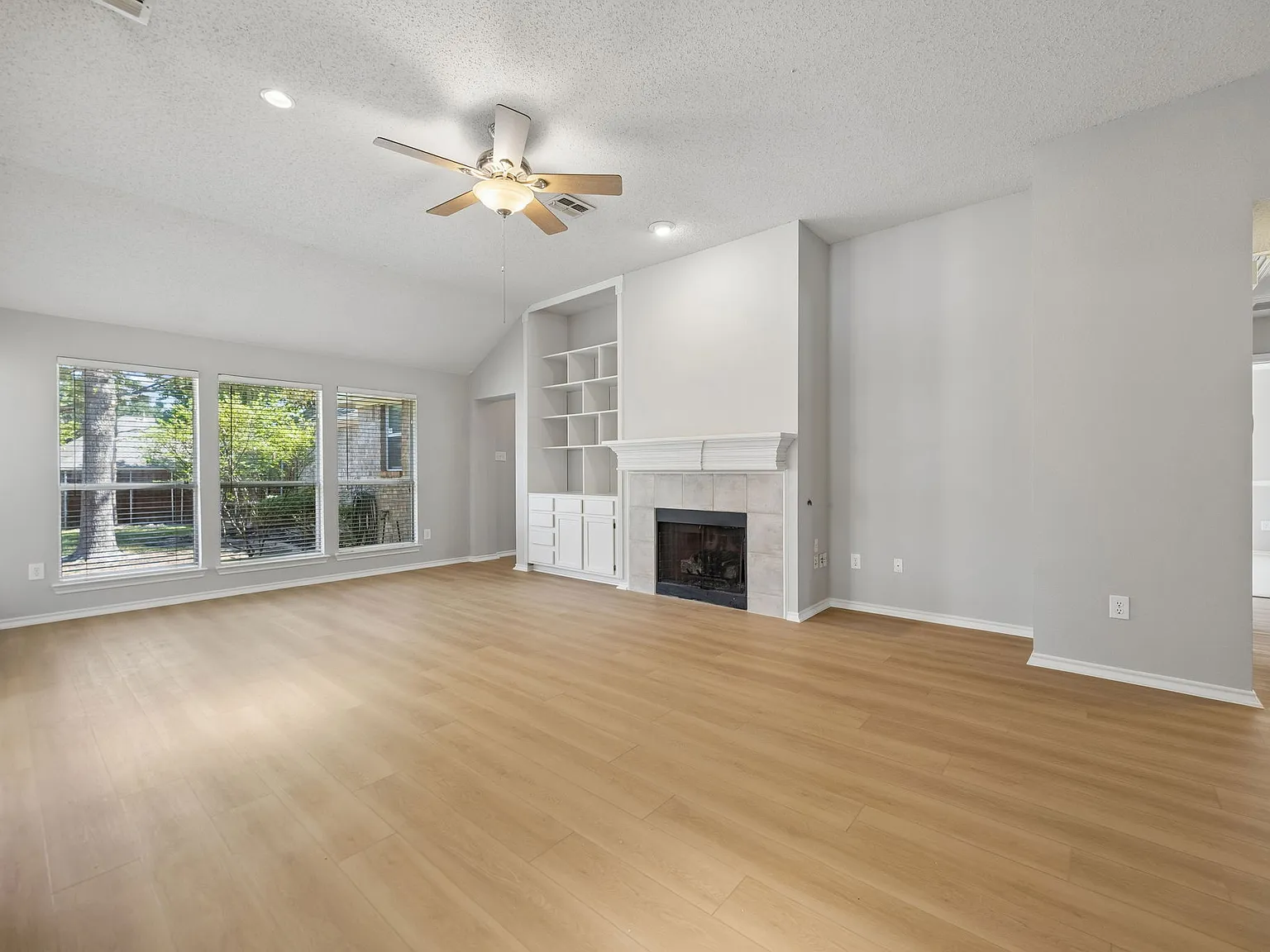 3 bed, 1829 sqft, $2,900 — Photo 4