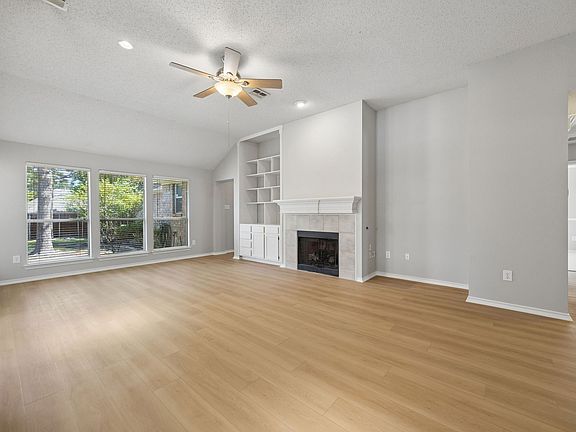 4th image of 305 Fairfax Dr