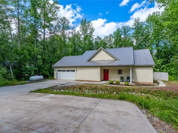 128 Willys Creek Cir, Pickens, SC 29671