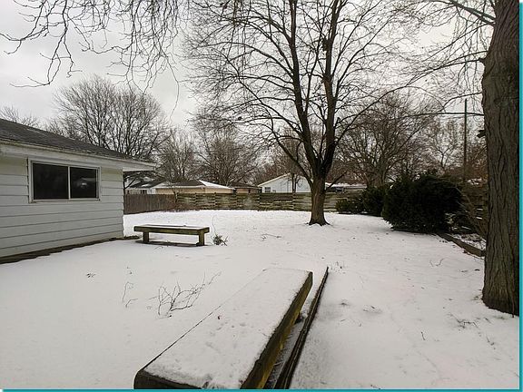 5th image of 8811 W Greenwood Ter