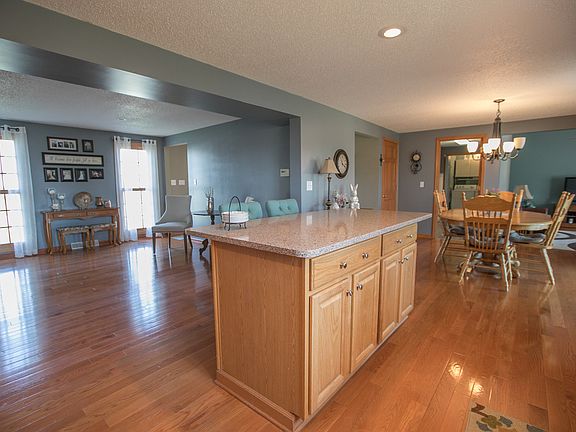 5th image of 19 Woodgate Dr
