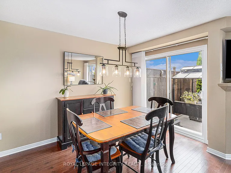 564 Renaissance Dr — Photo 16