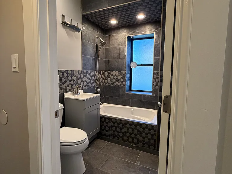 701 N Saint Louis Ave — Photo 7