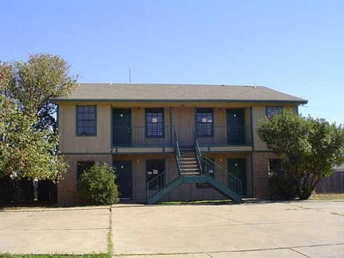 1st image of 301 Kings Way Dr APT A