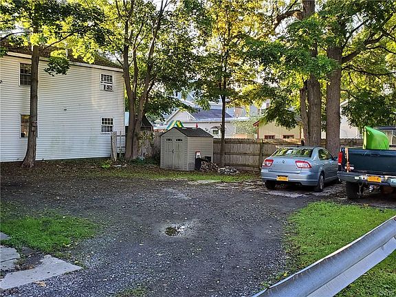 5th image of 122 N Main St