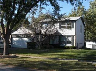 1240 Robin Dr, Elk Grove Village, IL 60007