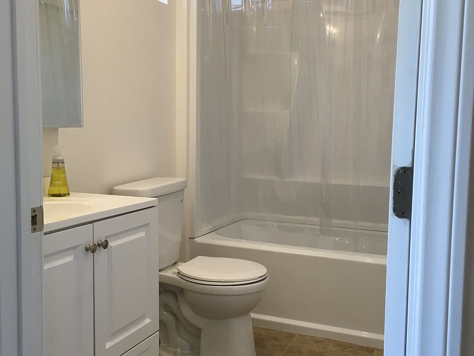 2nd image of 7433 Oakdale Ave