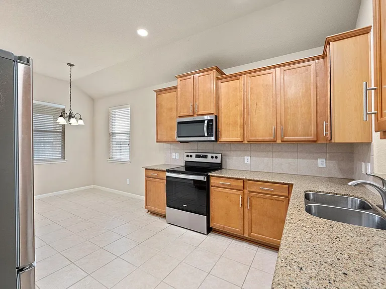 20935 Brodie Ln — Photo 8