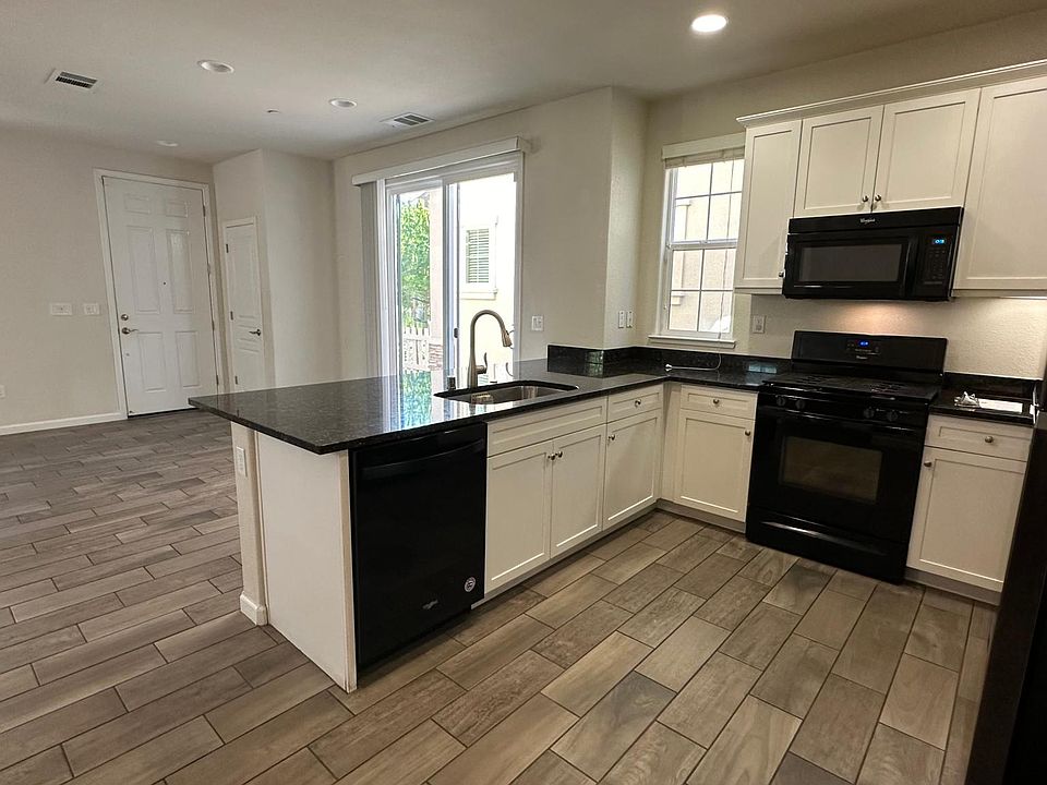 1st image of 212 N Park Ct