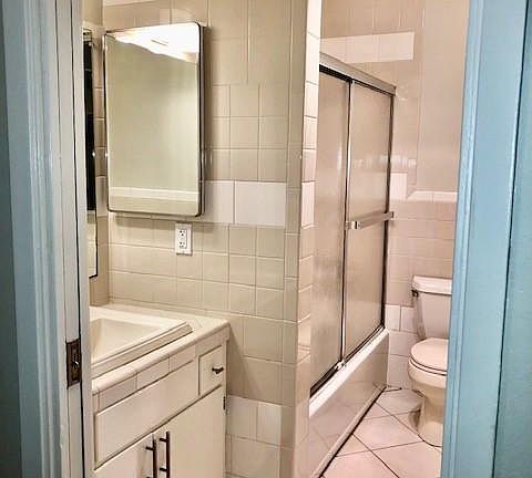 4th image of 1737 Jackson St APT 203