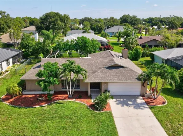 2113 Lochmoor Cir, North Fort Myers, FL 33903