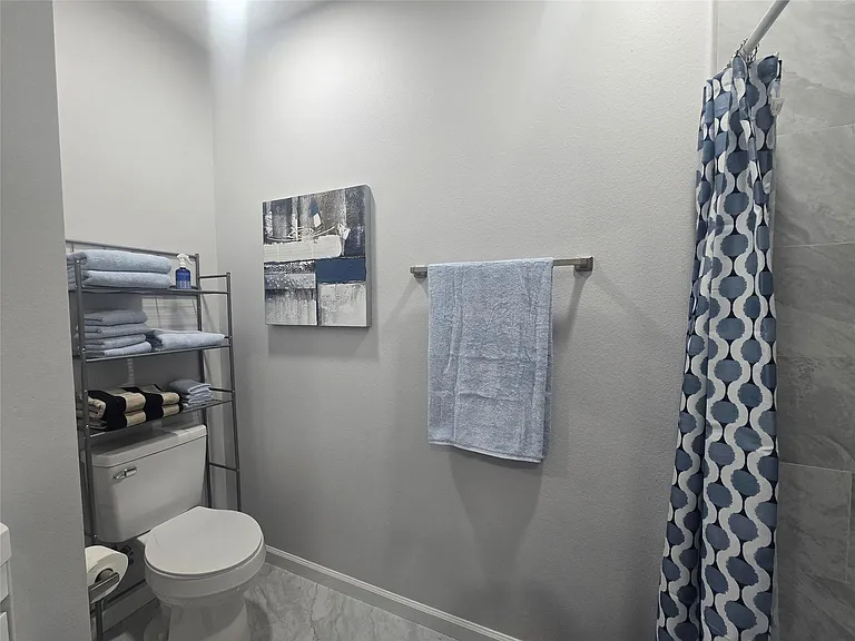 805 Avenue K #D — Photo 5
