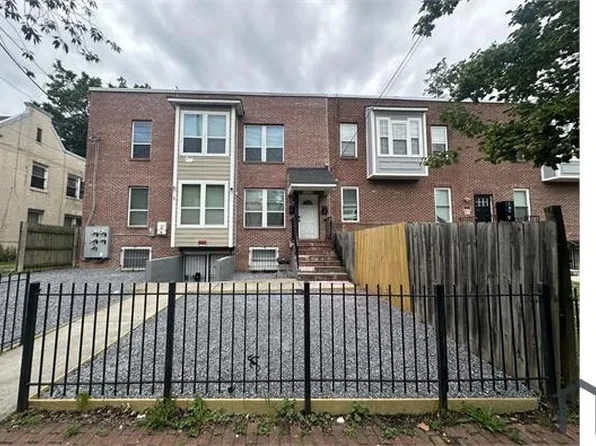 2205 16th St SE APT 4, Washington, DC 20020