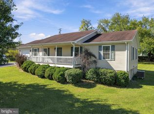 21 Left St, Falling Waters, WV 25419