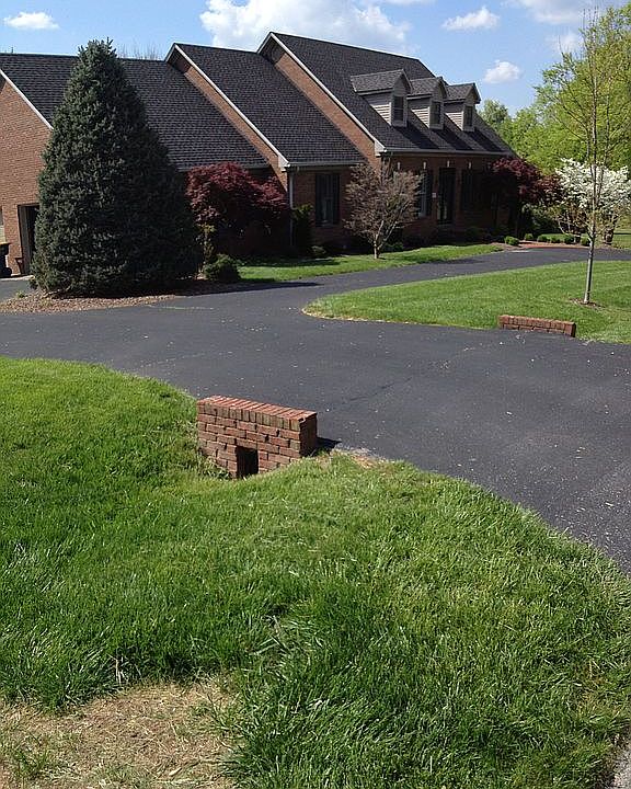2nd image of 121 Talbott Dr