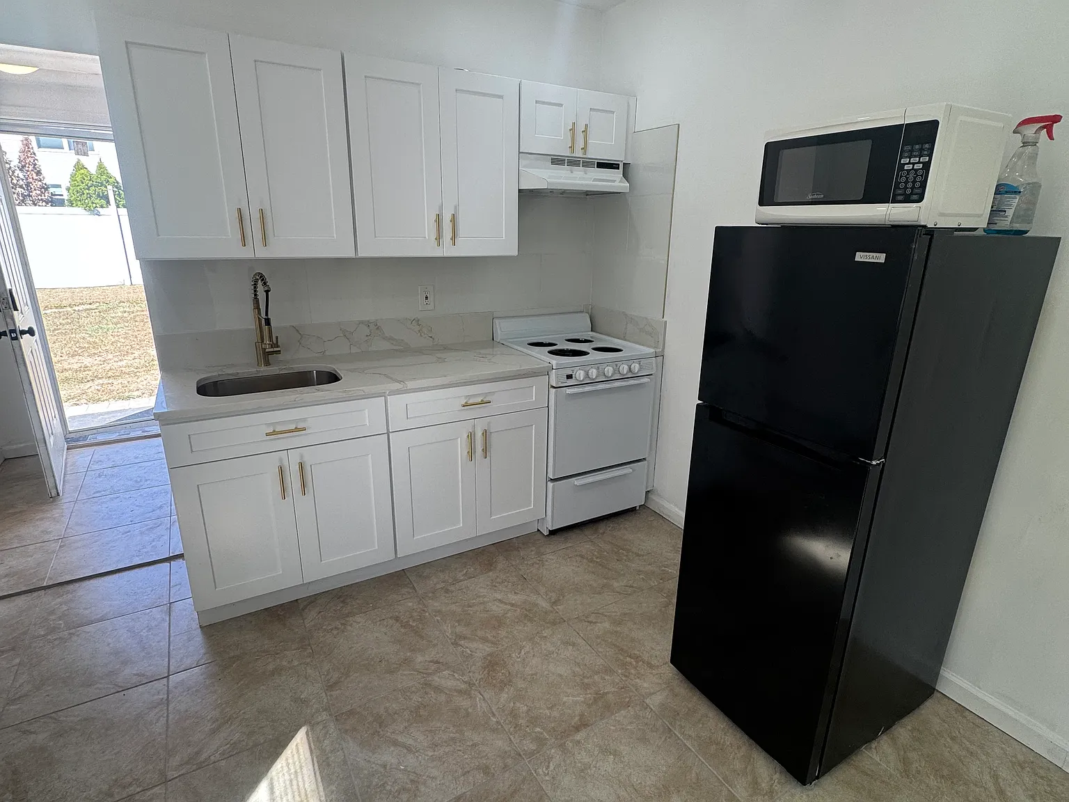 Studio, 250 sqft, $1,700 — Photo 2