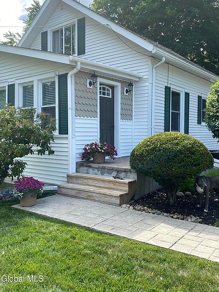 3rd image of 146 Larrabee Rd