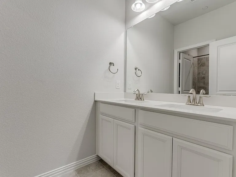 1366 Elaine Dr — Photo 6