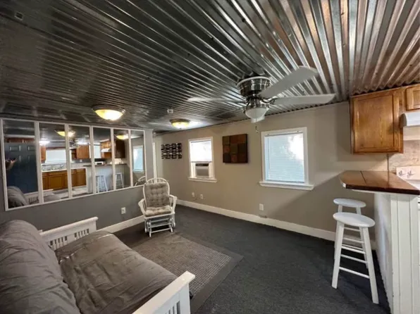 199 Ellerbee Dr, Onalaska, TX 77360