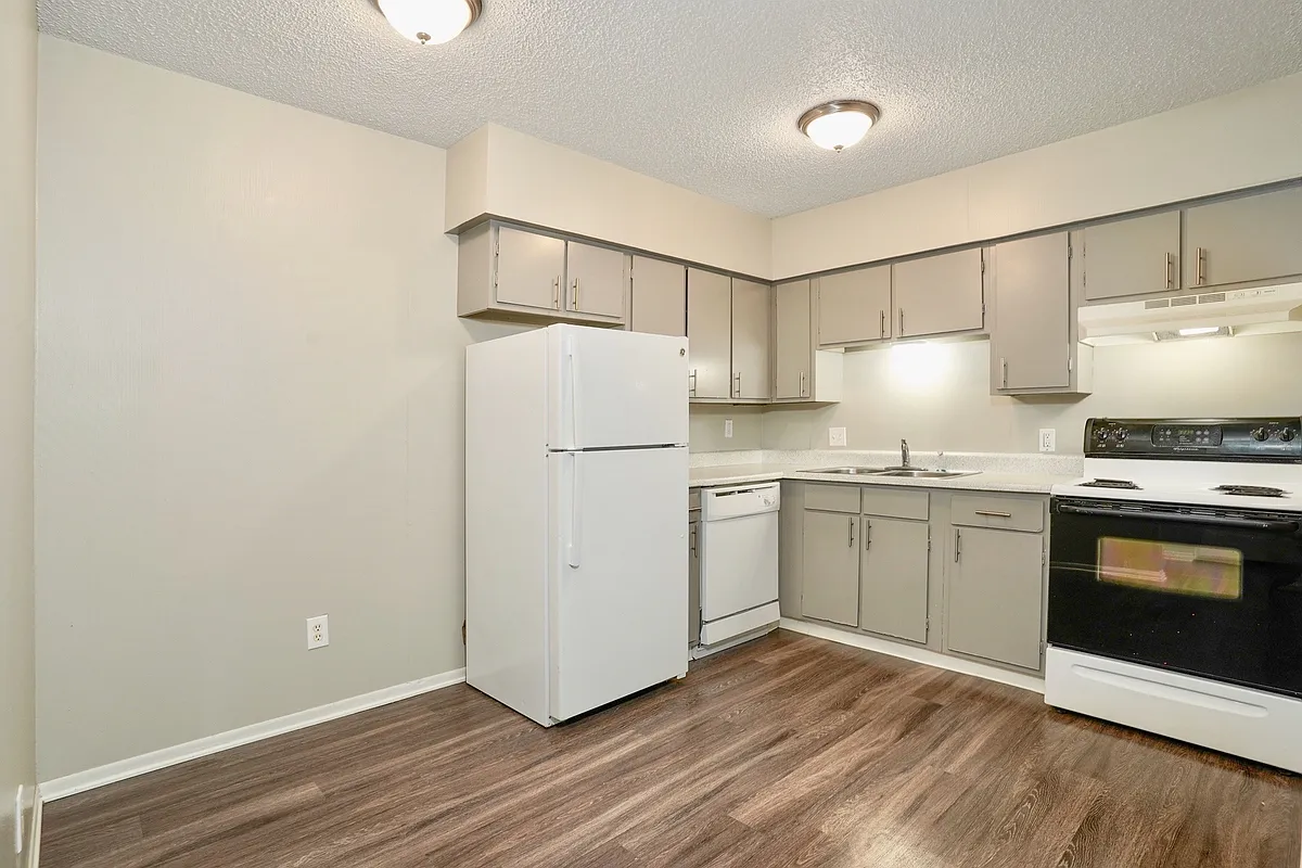 Spacious Kitchen - Siena Flats