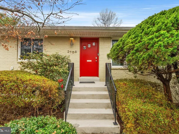 2708 George Mason Pl, Alexandria, VA 22305