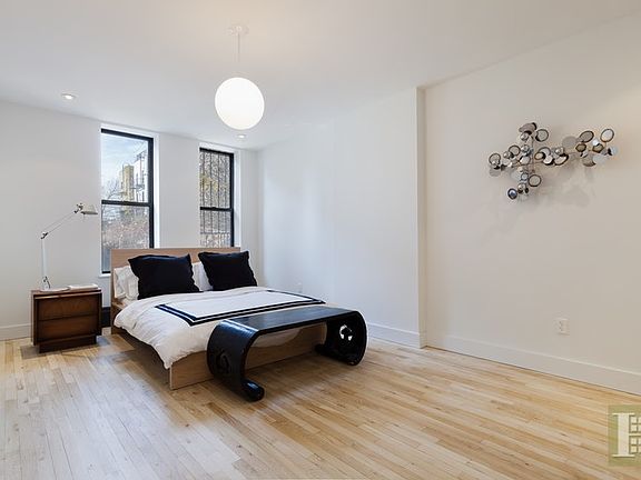 3rd image of 136 Saratoga Ave #1