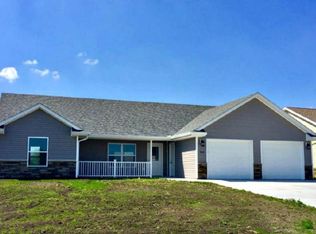 908 W 19th St, Maryville, MO 64468