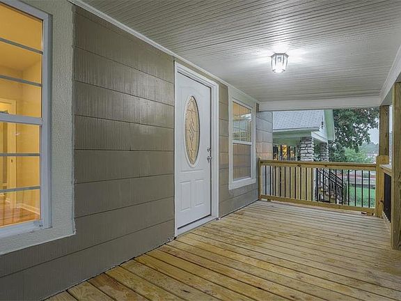 5th image of 1858 Armstrong Ave