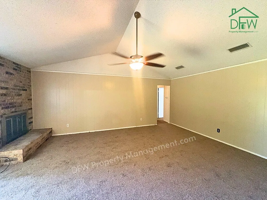 3 bed, 2.0 bath, 1568 sqft, $1,650 — Photo 3