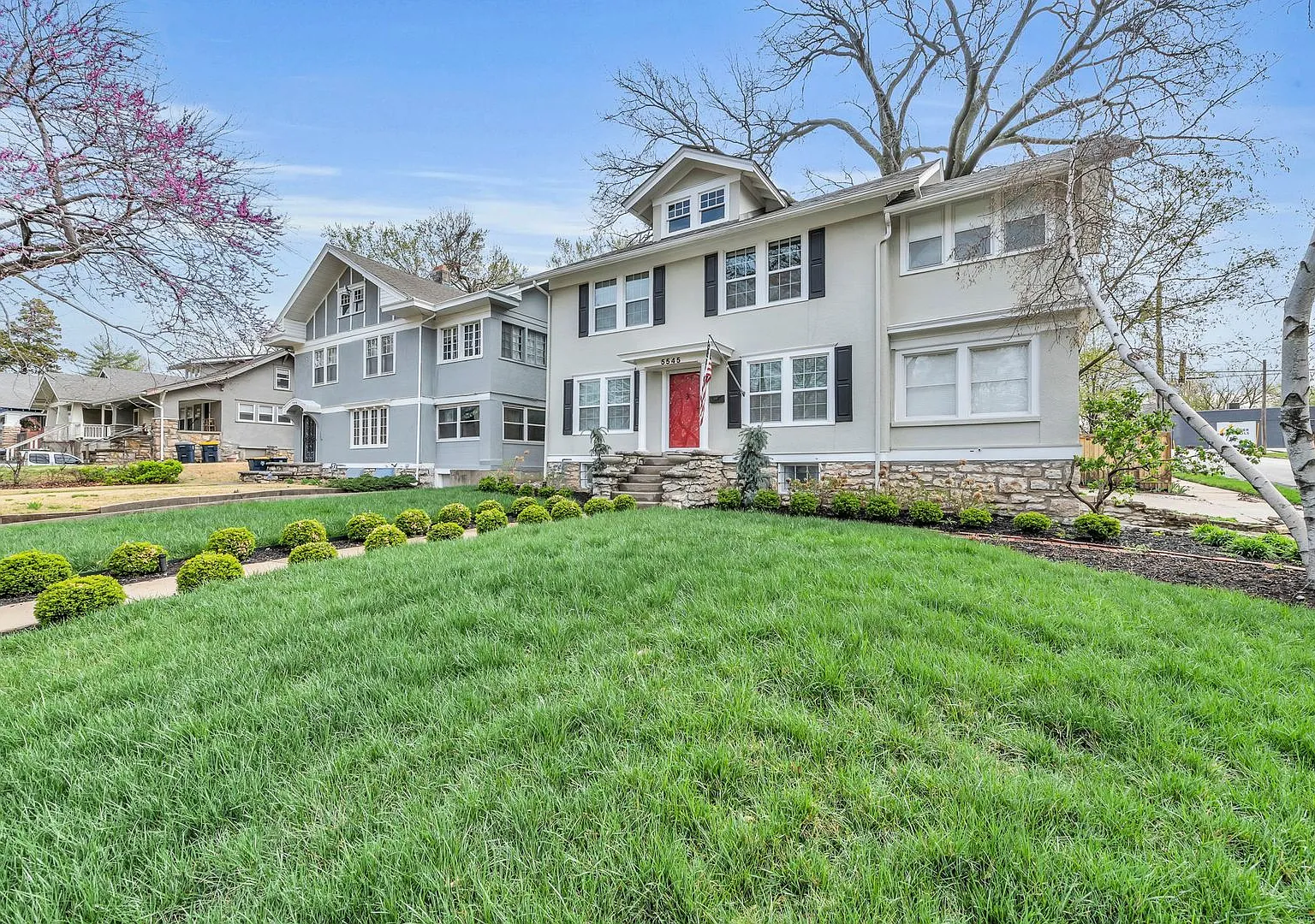 Gorgeous East Crestwood Home — Photo 1