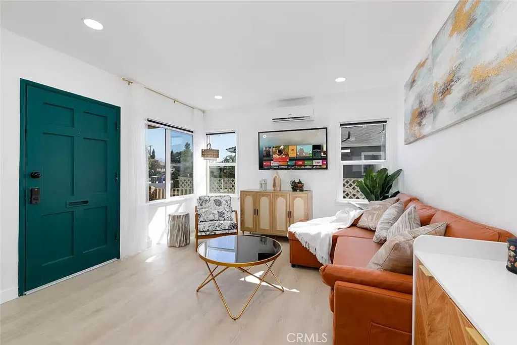 3 bed, 1115 sqft, $3,400 — Photo 3