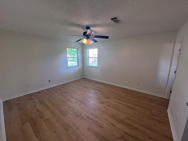 113 Cornwall Ct — Photo 27